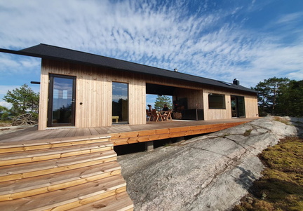 Lunawood-Thermowood-Decking-and-Facade-at-Finnish-Archipelago 3-1